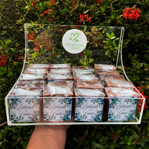 expositores-de-acrilico-personalizados-gd-cakeboards-gianessi-design (2)