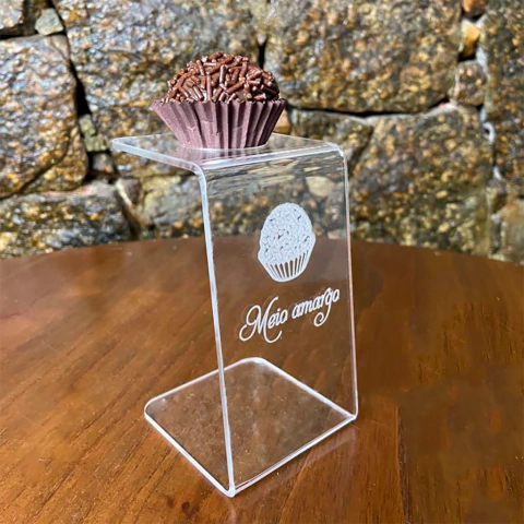 expositores-de-acrilico-personalizados-gd-cakeboards-gianessi-design (6)